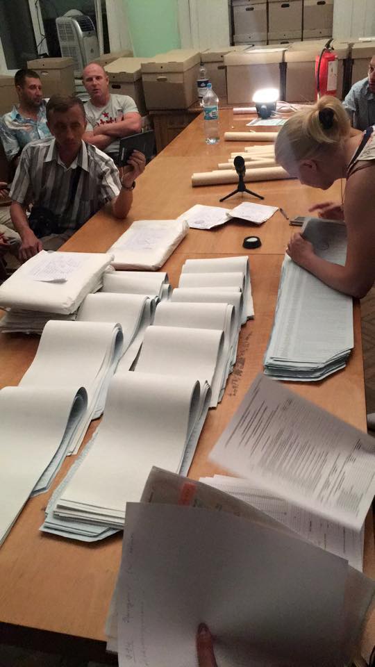 19 07 Na Poltvschini vynykla zagroza zryvu vyboriv ovk i dosi ne vstanovyla pidsumkiv golosuvannyaphoto2