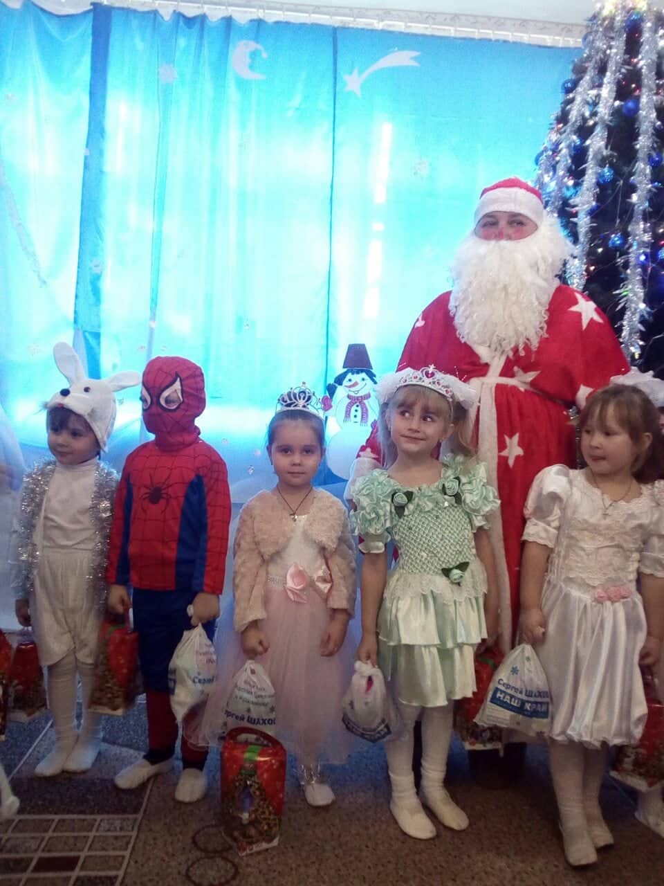 28 12 2018 Luganshchyna подарки детям Станиця2
