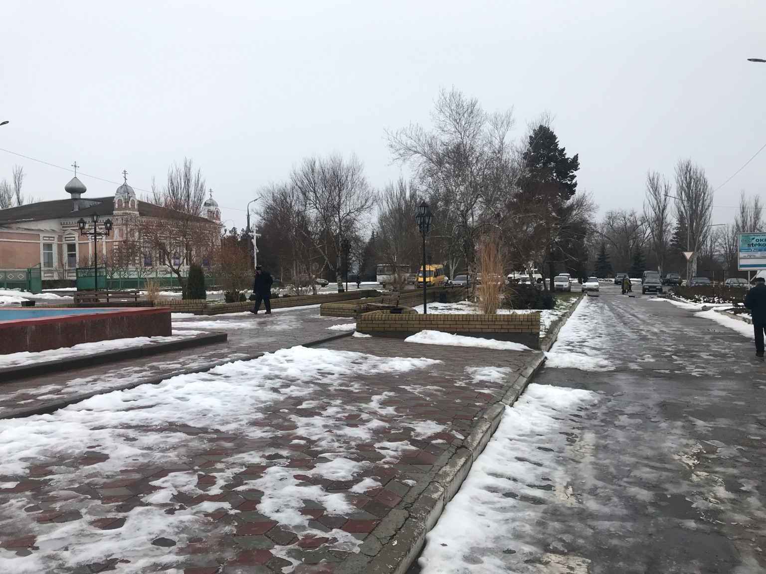 15 01 2019 trotuar navprotu hramu svyatuh Petra ta Pavla misto Vasulivka Zap obl