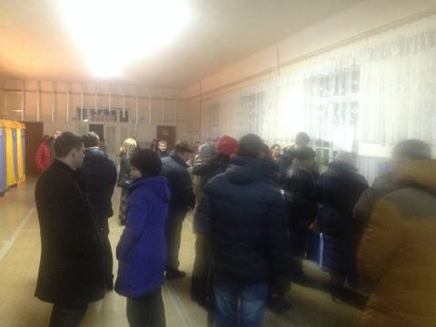 chergy vyborciv na dilnycyakh Mykolaivky na Donechchyni